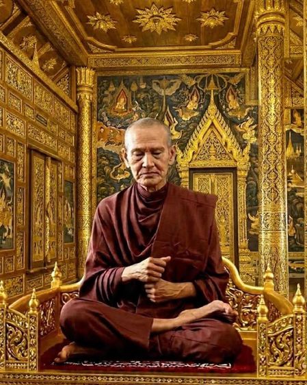 พระสมเด็จวัดระฆัง สร้างฝากกรุวัดบางขุนพรหม สภาพสวยสมบูรณ์ องค์นี้ชาวบ้านในสมัยก่อนใช้เชือกเอ็นผูกกับดินเหนียวตกขึ้นมาได้ เป็นพระกรุเก่า  รูปที่ 11