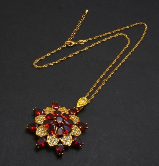 จิวเวอรี่ สร้อยคอและจี้ 🔖สร้อยพร้อมจี้ พลอยสีแดง ชิ้นใหญ่ เป็นประกาย ของจริงสวยมาก 