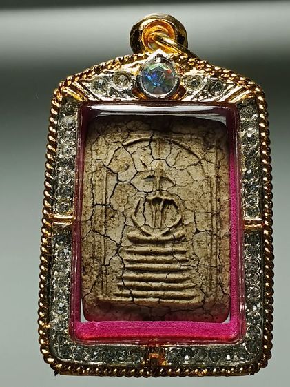 พระสมเด็จวัดเกศไชโย พิมพ์หกชั้น รุ่นแรก สภาพสวยเก่าเนื้อเเห้งมาก พระบ้านเก่าเก็บไม่ได้ทำความสะอาด ผิวเก่าเพิ่งเอาลงมานิมนต์ลงมาจากบนหิ้งเก่า