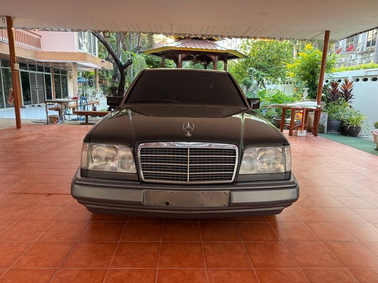 รถ Mercedes-Benz E-Class E220 สี ดำ