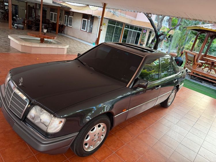 Mercedes-Benz E-Class 1994 E220 Sedan เบนซิน LPG เกียร์อัตโนมัติ ดำ รูปที่ 3
