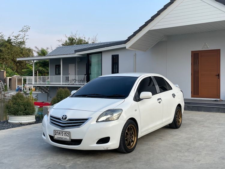 รถ Toyota Vios 1.5 J สี ขาว
