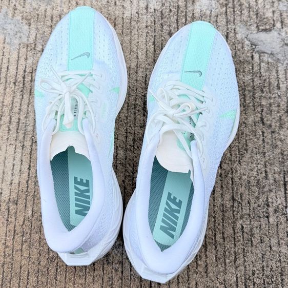 รองเท้า nike