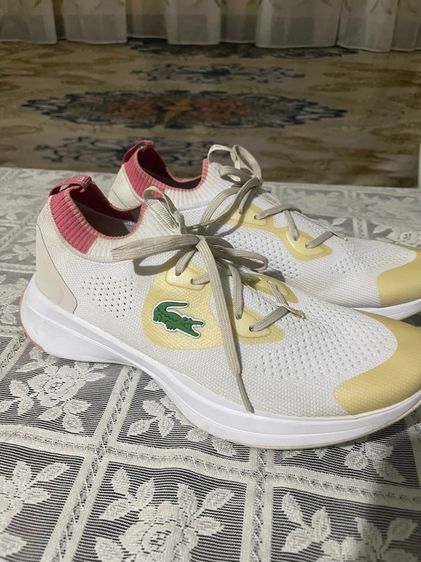 รองเท้า lacoste