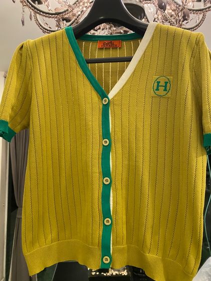 แอร์เมส เสื้อแขนสั้น สภาพใหม่เอี่ยม เนื้อผ้านุ่มใส่สบาย รูปที่ 2