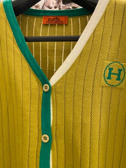 แอร์เมส เสื้อแขนสั้น สภาพใหม่เอี่ยม เนื้อผ้านุ่มใส่สบาย รูปที่ 3