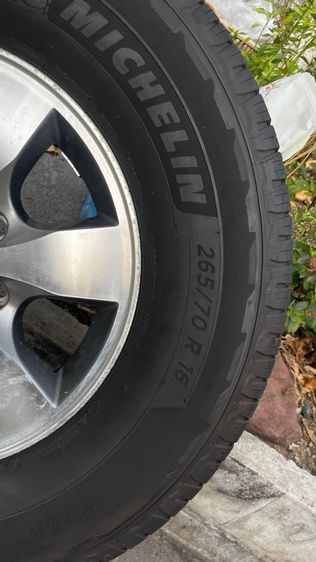 แยกซื้อได้   ล้อเดิมFortuner 16 น๊อตล้อครบ ยาง Michelin Suv plus 265-70r16 ปลายปี 2023 รูปที่ 10