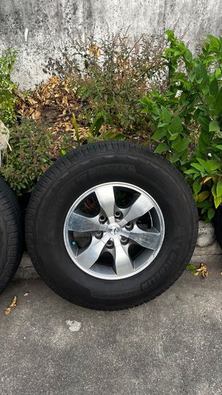 แยกซื้อได้   ล้อเดิมFortuner 16 น๊อตล้อครบ ยาง Michelin Suv plus 265-70r16 ปลายปี 2023 รูปที่ 4