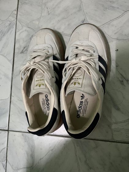 รองเท้าผ้าใบอะดิดาส รูปที่ 2