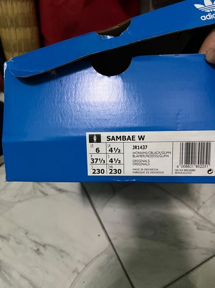 รองเท้าผ้าใบอะดิดาส รูปที่ 6