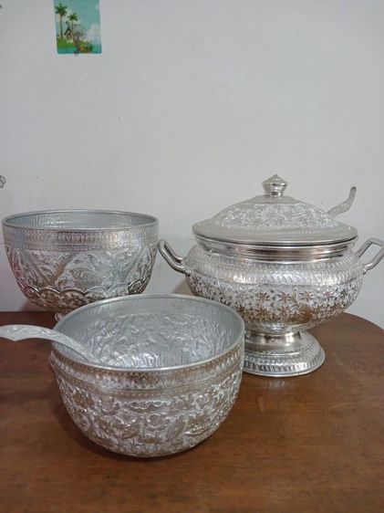 ขันข้าวใส่บาตร