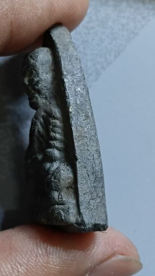 หลวงปู่ทวดเนื้อว่าน ด้านหลังฝังสมเด็จโต รุ่นสยามนิมิตร ปี 2401 กรุวัดพระแก้ววังหน้า รูปที่ 7