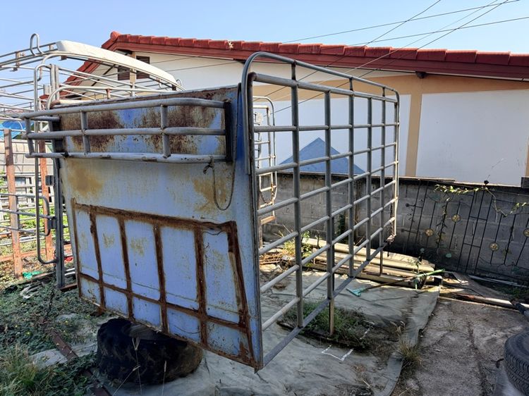 คอกสูงใส่ 4 ล้อใหญ่