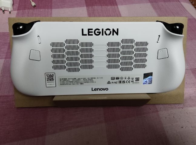 ขาย Lenovo legion go s มือสองพร้อมกระเป๋า เมาส์ คีย์บอร์ด