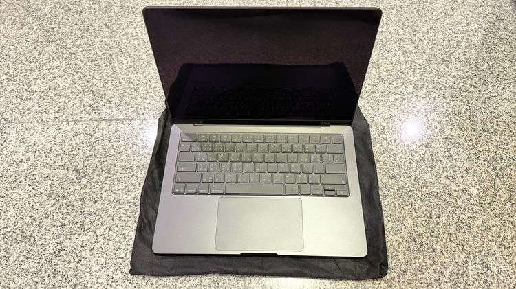 Apple Mackbook Pro 14 Inch แมค โอเอส อื่นๆ HDMI ใช่ MacBook Pro 14” M5 RAM24 SSD512GB สี Space Black