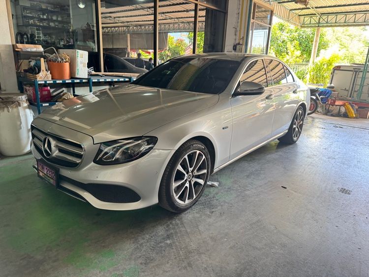 Mercedes-Benz E-Class 2019 E300e Sedan เบนซิน ไม่ติดแก๊ส เกียร์อัตโนมัติ บรอนซ์เงิน รูปที่ 2