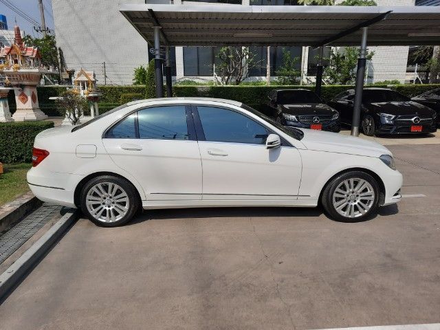 Mercedes-Benz C-Class 2014 C220 CDI Sedan ดีเซล ไม่ติดแก๊ส เกียร์อัตโนมัติ ขาว รูปที่ 2