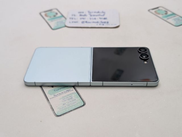 ขาย เทิร์น Samsung Galaxy Z Flip 7 สี Blue 512 GB ศูนย์ไทย สภาพสวย ประกันยาว อุปกรณ์ครบยกกล่อง เพียง 19,990 บาท เท่านั้น ครับ รูปที่ 8