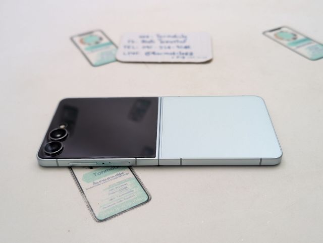 ขาย เทิร์น Samsung Galaxy Z Flip 7 สี Blue 512 GB ศูนย์ไทย สภาพสวย ประกันยาว อุปกรณ์ครบยกกล่อง เพียง 19,990 บาท เท่านั้น ครับ รูปที่ 7