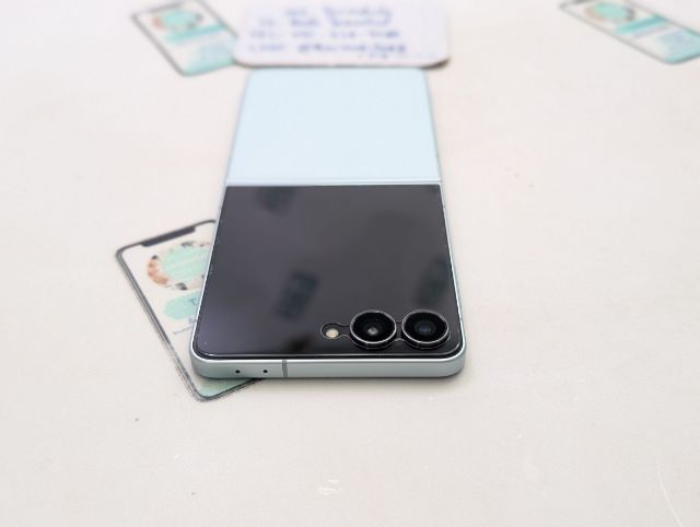 ขาย เทิร์น Samsung Galaxy Z Flip 7 สี Blue 512 GB ศูนย์ไทย สภาพสวย ประกันยาว อุปกรณ์ครบยกกล่อง เพียง 19,990 บาท เท่านั้น ครับ รูปที่ 10