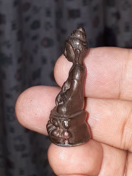 พระกริ่ง รุ่นสายฟ้า ปี 2520 หลวงปู่โต๊ะ เนื้อนวะโลหะ กริ่งดัง ตอกโค้ด 3 ตัว โค้ด สฟ. จะมีความคมชัดลึก ส่วนองค์ที่ตอก 3 โค้ด จะมีโค้ด ต.ล้อมร รูปที่ 11