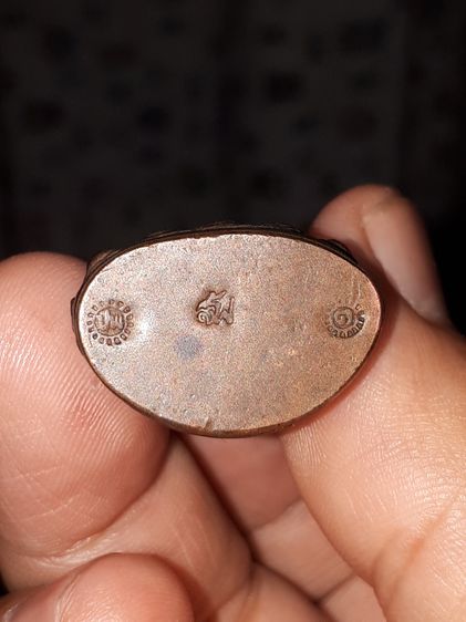 พระกริ่ง รุ่นสายฟ้า ปี 2520 หลวงปู่โต๊ะ เนื้อนวะโลหะ กริ่งดัง ตอกโค้ด 3 ตัว โค้ด สฟ. จะมีความคมชัดลึก ส่วนองค์ที่ตอก 3 โค้ด จะมีโค้ด ต.ล้อมร