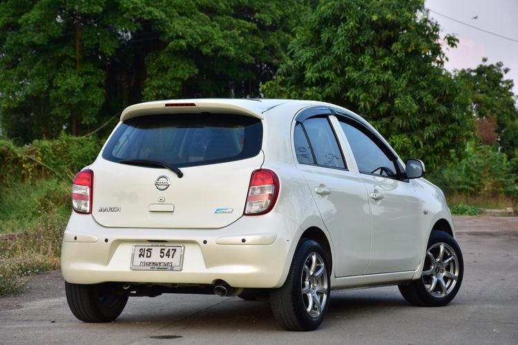 Nissan March 2012 1.2 EL Sedan เบนซิน ไม่ติดแก๊ส เกียร์อัตโนมัติ ขาว รูปที่ 4