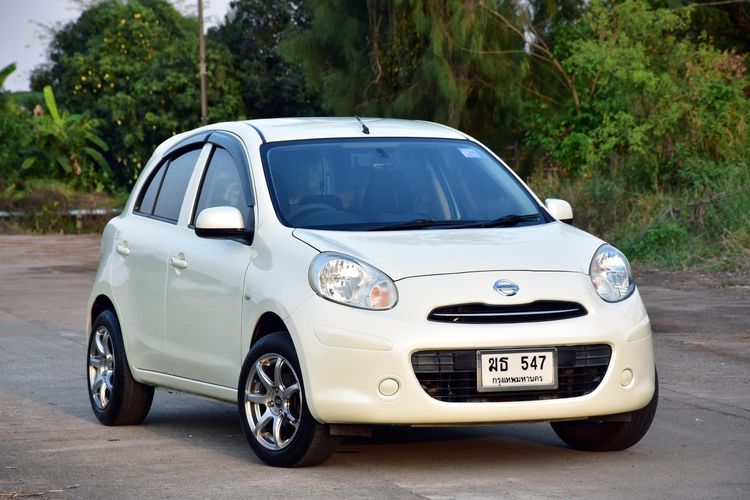 รถ Nissan March 1.2 EL สี ขาว