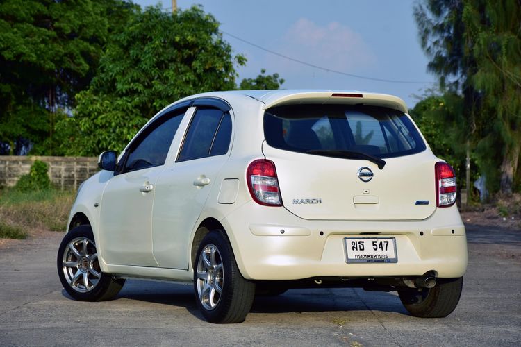 Nissan March 2012 1.2 EL Sedan เบนซิน ไม่ติดแก๊ส เกียร์อัตโนมัติ ขาว รูปที่ 3