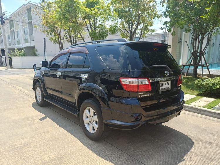 Toyota Fortuner 2010 3.0 V Utility-car ดีเซล เกียร์อัตโนมัติ ดำ รูปที่ 2