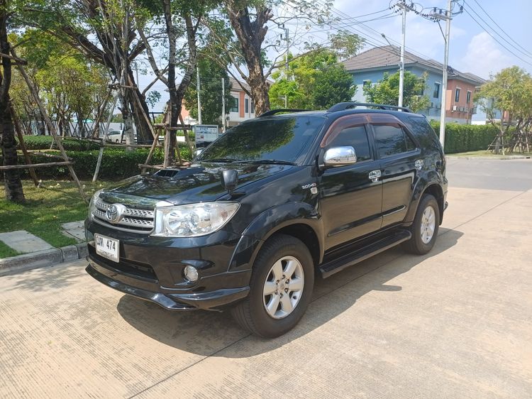 Toyota Fortuner 2010 3.0 V Utility-car ดีเซล เกียร์อัตโนมัติ ดำ รูปที่ 3