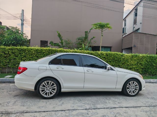 Mercedes-Benz C-Class 2013 C200 CGI Sedan เบนซิน ไม่ติดแก๊ส เกียร์อัตโนมัติ ขาว รูปที่ 4