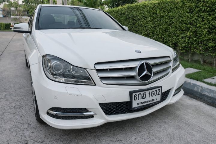 Mercedes-Benz C-Class 2013 C200 CGI Sedan เบนซิน ไม่ติดแก๊ส เกียร์อัตโนมัติ ขาว รูปที่ 2