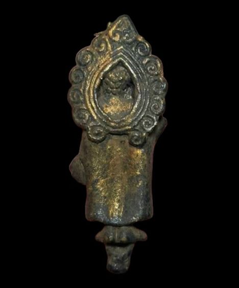 พระพุทธรูป ศิลปะสมัยทวาราวดี ปางเสดงธรรม รูปที่ 3