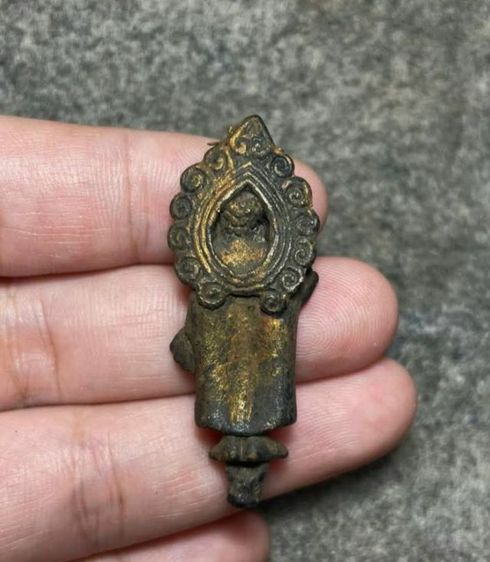 พระพุทธรูป ศิลปะสมัยทวาราวดี ปางเสดงธรรม รูปที่ 5