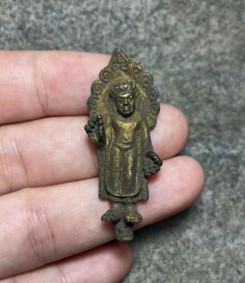 พระพุทธรูป ศิลปะสมัยทวาราวดี ปางเสดงธรรม รูปที่ 4