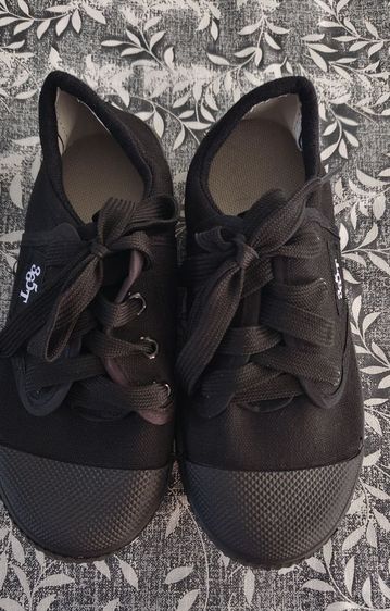 รองเท้าผ้าใบนักเรียนชายสีดำ เบอร์ 32