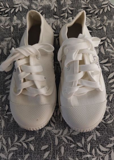 รองเท้าผ้าใบนักเรียนหญิง สีขาว เบอร์ 32 รูปที่ 2