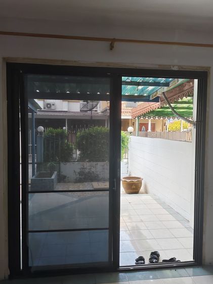 อื่นๆ สร้างเสร็จก่อน 2010 มีบางส่วน ใช่ ขายบ้านทาวน์เฮ้าส์ 3 ห้องนอน 2 ห้องน้ำ รูปที่ 4