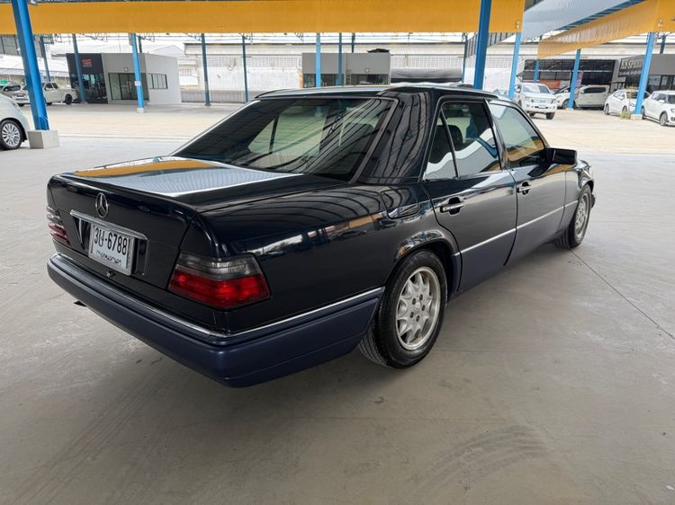 Mercedes-Benz E-Class 1996 E220 Sedan เบนซิน ไม่ติดแก๊ส เกียร์อัตโนมัติ น้ำเงิน รูปที่ 4