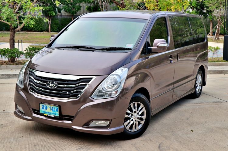 รถ Hyundai H-1  2.5 Deluxe สี น้ำตาล
