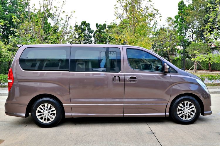 Hyundai H-1  2014 2.5 Deluxe Utility-car ดีเซล ไม่ติดแก๊ส เกียร์อัตโนมัติ น้ำตาล รูปที่ 4