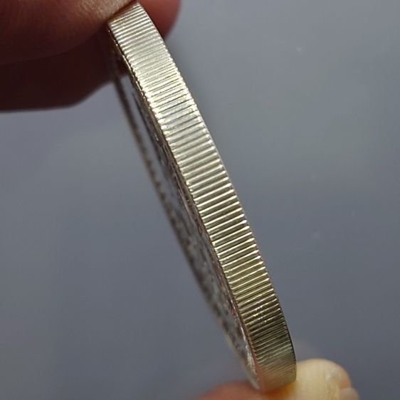 เหรียญเงิน 600 บาท ที่ระลึกพระราชพิธีกาญจนาภิเษก พระบาทสมเด็จพระปรมินทรมหาภูมิพลอดุลยเดช รัชกาลที่ 9 พ.ศ.2539 รูปที่ 3