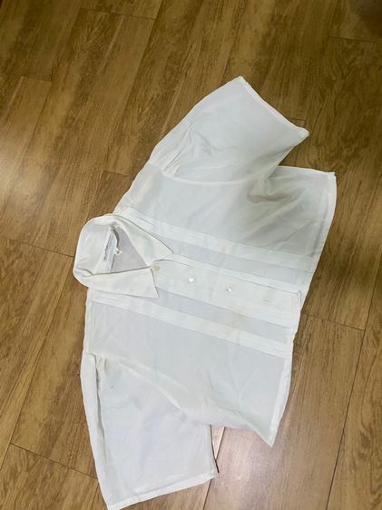 เสื้อสีขาว