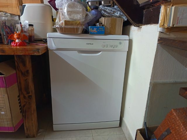 เครื่องล้างจานอัตโนมัติ hafale รุ่น 495.06.527 (3 โปรแกรมล้าง) สภาพไม่เคยใช้งาน พลาสติกภายในยังไม่แกะออกมีใบรับประกัน ขนาด 58x58x83 ซ.ม.