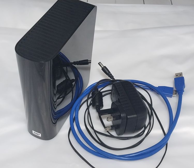 ขาย WD My Book Essential Edition 2.0 3TB สีดำ มือสอง สภาพภายนอก 90 เปอร์เซ็นต์ แถม Kingston DataTraveler 3.0 64GB สีดำ