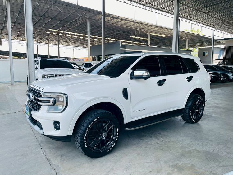 รถ Ford Everest 2.0 Titanium Plus 4WD สี ขาว