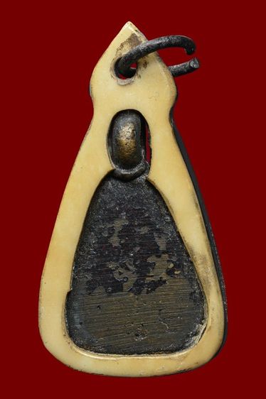 พระหลวงพ่อเงิน วัดบางคลาน พิมพ์จอบเล็ก รุ่นเเรก สภาพผ่านการใช้มายาวนาน เลี่ยมเก่าโบราณ พระยังสวยคม มีลงรักเก่ามาแต่เดิม สวยเก่าเดิมโบราณมาก รูปที่ 2