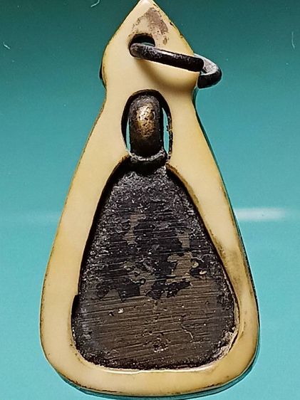 พระหลวงพ่อเงิน วัดบางคลาน พิมพ์จอบเล็ก รุ่นเเรก สภาพผ่านการใช้มายาวนาน เลี่ยมเก่าโบราณ พระยังสวยคม มีลงรักเก่ามาแต่เดิม สวยเก่าเดิมโบราณมาก รูปที่ 8