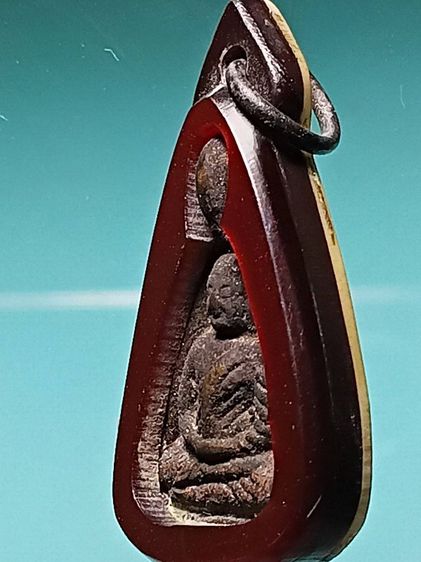 พระหลวงพ่อเงิน วัดบางคลาน พิมพ์จอบเล็ก รุ่นเเรก สภาพผ่านการใช้มายาวนาน เลี่ยมเก่าโบราณ พระยังสวยคม มีลงรักเก่ามาแต่เดิม สวยเก่าเดิมโบราณมาก รูปที่ 4